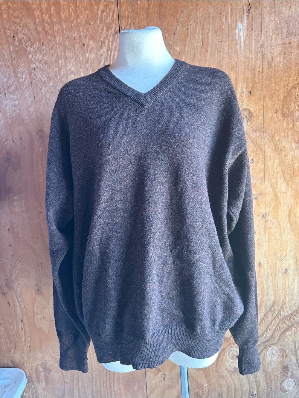 Pendleton Men's V-Neck Sweater in Dark Brown L vintage 90s 2000s brown